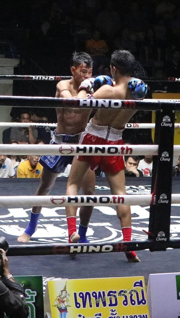 lumpinee4 581x1024 - Lumpinee Boxing Stadium, Bangkok